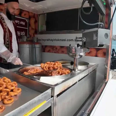 İstanbul’un her ilçesine taze, hijyenik ve sıcak hayır lokması döktürme hizmeti veriyoruz