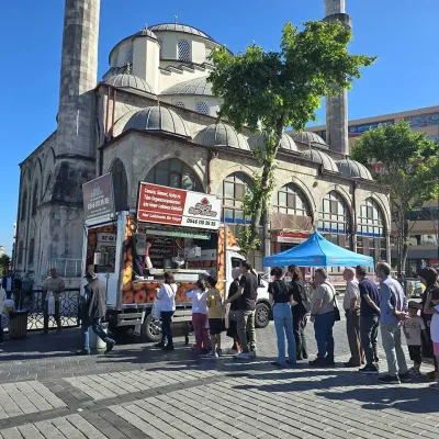 Lokmacı İstanbul olarak tüm İstanbul’da cenaze, düğün, mevlit gibi özel günler için hayır lokması döktürme hizmeti sunuyoruz