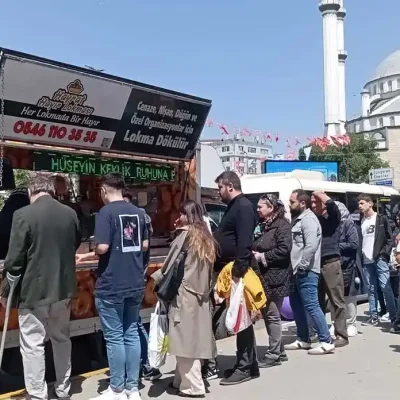 Profesyonel ekibimizle İstanbul’un dört bir yanında hayır lokması döküyoruz. Dini ve özel günlerinizde sıcak, taze ve uygun fiyatlı lokma hizmetimizle yanınızdayız